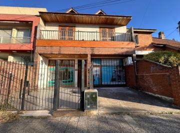Casa · 270m² · 6 Ambientes · Oportunidad Unica en Castelar Norte - Ideal Vivienda con Local Comercial o Inversion