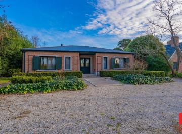 Casa · 200m² · 4 Ambientes · Casa de 4 Dorm., con Vista Al Golf en Marayui Country Club