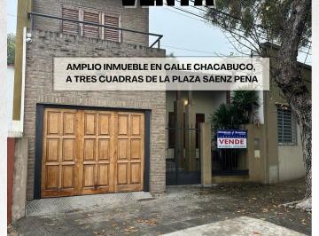 Casa · 6 Ambientes · 1 Cochera · Amplia Casa en Calle Chacabuco