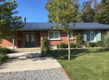 Casa · 250m² · 5 Ambientes · Casa de 4 Dorm. con Vista Al Campo en Marayui Country Club