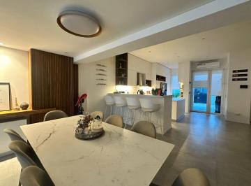 Casa · 200m² · 4 Ambientes · 1 Cochera · Casa en Venta Acassuso Vias a Libertador a Estrenar 4amb Jardin con Piscina