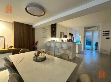 Casa · 200m² · 4 Ambientes · 1 Cochera · Casa en Venta Acassuso Vias a Libertador a Estrenar 4amb Jardin con Piscina