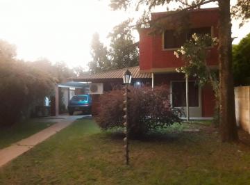 Casa · 200m² · 4 Ambientes · 2 Cocheras · Casa en Venta - 3 Dorm. 1 Baño - Cochera - 600 m² - Nueve de Julio