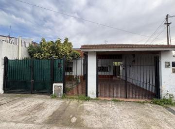 DEH-DEH-603_15 · Casa con Dpto. Independiente, Quincho y Galpón