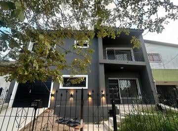 Foto · Casa en Venta en Barrio Maipú 2 4 Dorm., 290 m, Quincho Apta Crédito
