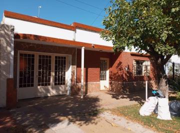 Casa · 135m² · 6 Ambientes · 1 Cochera · Casa con Gran Potencial en Santo Tomé