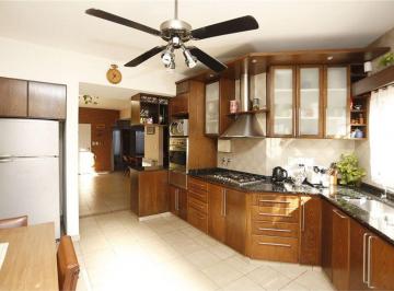 Casa · 356m² · 5 Ambientes · 2 Cocheras · Casa Venta 5 Amb Jardin Lote de 506 m² San Justo