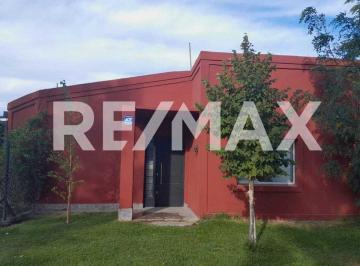 Casa · 125m² · 4 Ambientes · 1 Cochera · En Venta Casa de 3 Dorm. con Pileta - Plottier