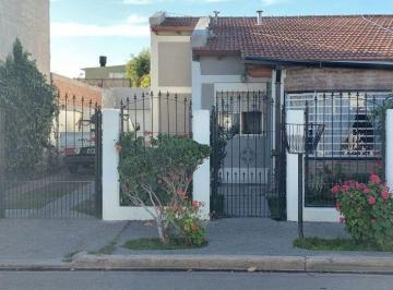 Casa · 135m² · 8 Ambientes · 2 Cocheras · Venta Casa de 3 Dorm. + Dpto de 1 Dormitorio
