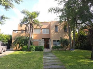 Casa · 218m² · 5 Ambientes · 1 Cochera · Venta Casa Al Golf en San Isidro Labrador