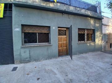 Casa · 242m² · 5 Ambientes · 1 Cochera · Venta Casa Multifamiliar, Galpon, José Ingenieros