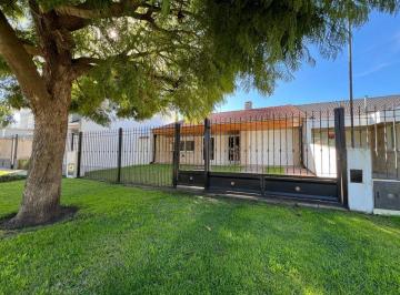 Casa · 170m² · 3 Ambientes · 1 Cochera · Venta Casa 3 Ambietes C/ Quincho Barrio Estrada