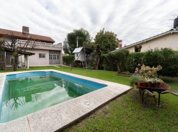 Casa · 180m² · 4 Ambientes · 1 Cochera · Venta de Casa 4 Amb. en Villa Tesei Apto Credito