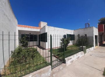 Casa · 71m² · 4 Ambientes · 2 Cocheras · Venta Casa de Barrio El Hornero II