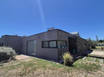 Casa · 482m² · 5 Ambientes · Casa en Venta - 4 Dorm. 1 Baño - Mendoza