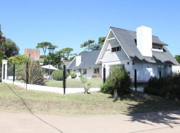 Casa · 280m² · 5 Ambientes · Casa en Venta - 4 Dorm. 3 Baños - Villa Gesell