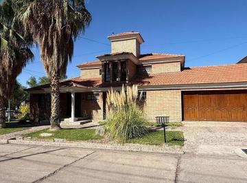 Casa · 400m² · 6 Ambientes · 2 Cocheras · Openhouse Presenta a La Venta Hermosa Casa Ubicada en El Barrio Jardín Marista