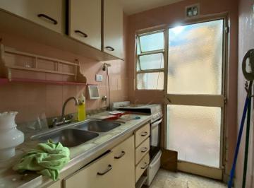 Departamento de 2 ambientes, Abasto · 2 Ambientes Interno con Patio a Refaccionar