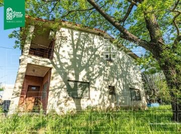 Casa · 220m² · 7 Ambientes · 1 Cochera · Venta Casa Moreno