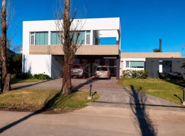 Casa · 335m² · 7 Dormitorios · 2 Cocheras · Casa 7 Dorm. en B° La Concepcion Club de Campo, Luján