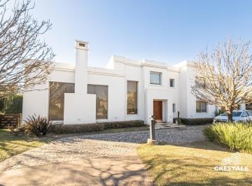 Casa · 308m² · 8 Ambientes · 4 Cocheras · Venta Casa 5 Dorm. Kentucky Club de Campo Barrio Privado