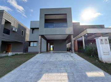 ISN-ISN-2475_2 · Casa 3 Dorm.. | Las Limas - Yerba Buena