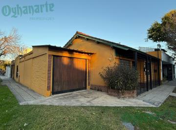 Casa · 85m² · 3 Ambientes · 1 Cochera · Venta de Hermosa Casa - Castelar Norte - Oportunidad