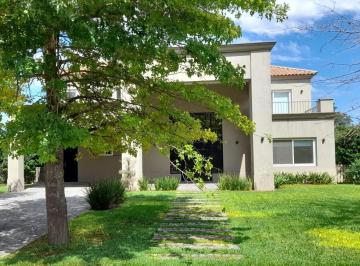 Casa · 353m² · 5 Ambientes · Venta y Alquiler Casa en Buenos Aires Golf Country