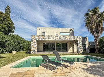 Casa · 387m² · 8 Ambientes · 2 Cocheras · Casa 4 Dorm. Mas Escritorio en Alquiler en Santa Bárbara
