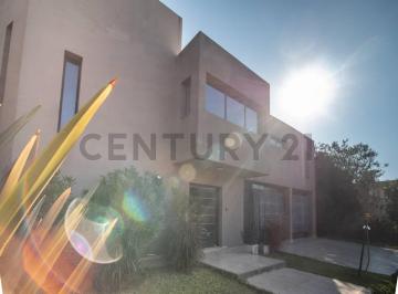 Casa · 220m² · 6 Ambientes · 2 Cocheras · Casa en Venta Country Fincas de Iraola