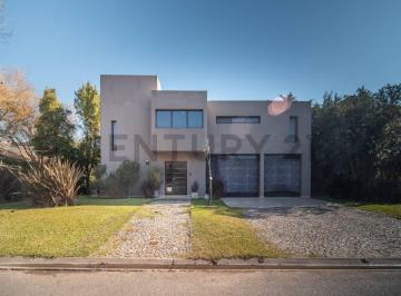 Casa · 220m² · 6 Ambientes · 2 Cocheras · Country Fincas de Iraola Casa en Venta