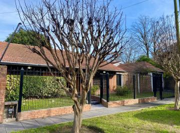 Casa de 4 ambientes, Almirante Brown · Chalet en Venta