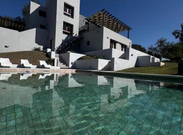 Casa · 510m² · 8 Ambientes · 3 Cocheras · Propiedad a La Venta en Potrerillo de Larreta