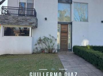 Casa · 240m² · 6 Ambientes · 2 Cocheras · Casa en Barrio Santa Ana