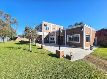 Quinta vacacional · 205m² · 4 Dormitorios · 3 Cocheras · Venta Casa Quinta 5 Ambientes Pileta Paso del Rey