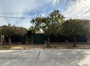 Casa de 5 ambientes, Morón · Venta Chalet Sobre 3 Lotes