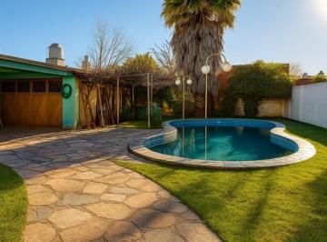 Casa de 6 ambientes, Morón · Ideal Inversores. Castelar. Casa en Venta 640 m²