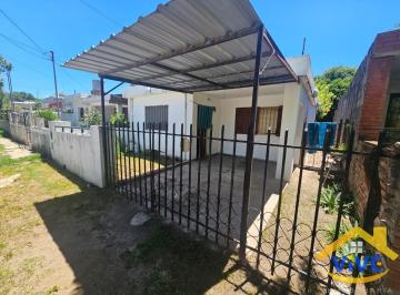 Casa de 4 ambientes, Cosquín · Casa en Venta de 2 Dorm. C/ Cochera en Cosquín