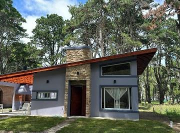 Casa de 4 ambientes, Costa del Este · Casa en Venta Av 6 y Pensamiento, Costa del Este