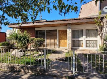 Casa de 3 ambientes, Morón · Casa de 3 Ambientes de Muy Buena Construcción Para Actualizar en Haedo Sur
