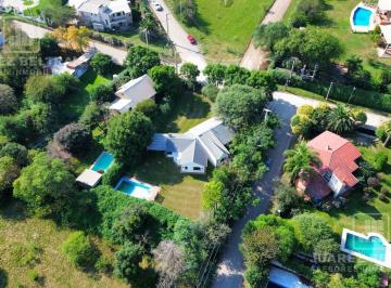 Casa · 140m² · 6 Ambientes · 1 Cochera · Casa de 3 Dorm. con Pileta en Villa Allende Golf