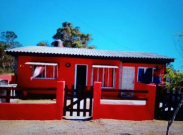 Casa · 134m² · 5 Ambientes · Casa en Venta - 4 Dorm. 3 Baños - 960 m² - San Clemente del Tuyú