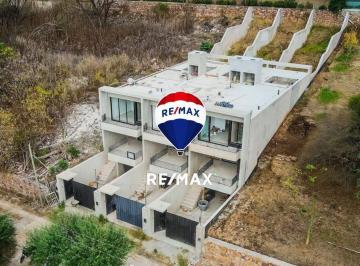 Casa · 165m² · 4 Ambientes · 2 Cocheras · Triplex 3 Dorm Venta de Tres Cerritos a Estrenar