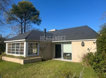 Casa · 250m² · 5 Ambientes · 3 Cocheras · Casa 5 Ambientes, Parque y Piscina