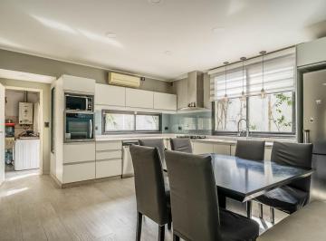Casa · 108m² · 4 Ambientes · 1 Cochera · Oportunidad - Casa 4 Ambientes con Patio y Cochera en Hurlingham