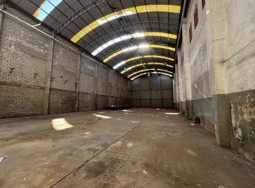 Bodega-Galpón · 745m² · Galpón - Depósito de 744 m² en Lanús Oeste - Venta - Alquiler