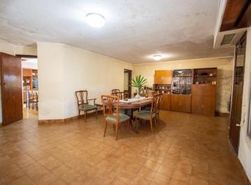 Casa · 250m² · 5 Ambientes · 2 Cocheras · Casa en Barrio Maria Selva
