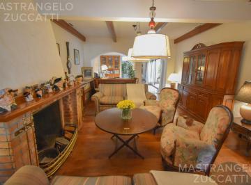 Casa · 280m² · 5 Ambientes · 1 Cochera · Casa en Darragueira Al 800 Apta Credito Hipotecario