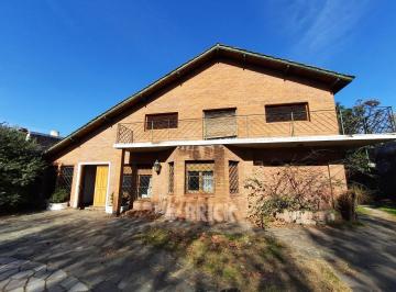 Casa · 500m² · 6 Ambientes · 1 Cochera · Espectacular Chalet en Saenz Al 800 - 500 m² Cubiertos Gran Pque Qcho Parr Piscina Salon de Fiestas