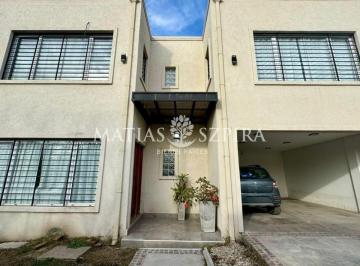 Casa · 211m² · 5 Ambientes · 4 Cocheras · Casa en Venta Francisco Alvarez